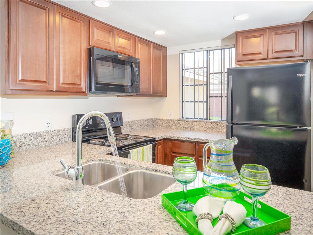 Edgewater Isle Apartments and Townhomes Hanford, CA