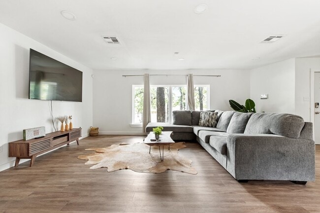 Foto del edificio - 4252 McComas Rd