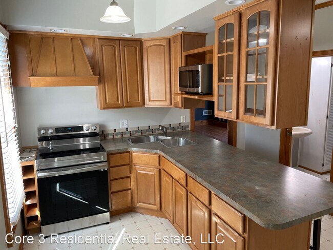 Building Photo - 3 br, 1 bath House - 404 W Division St