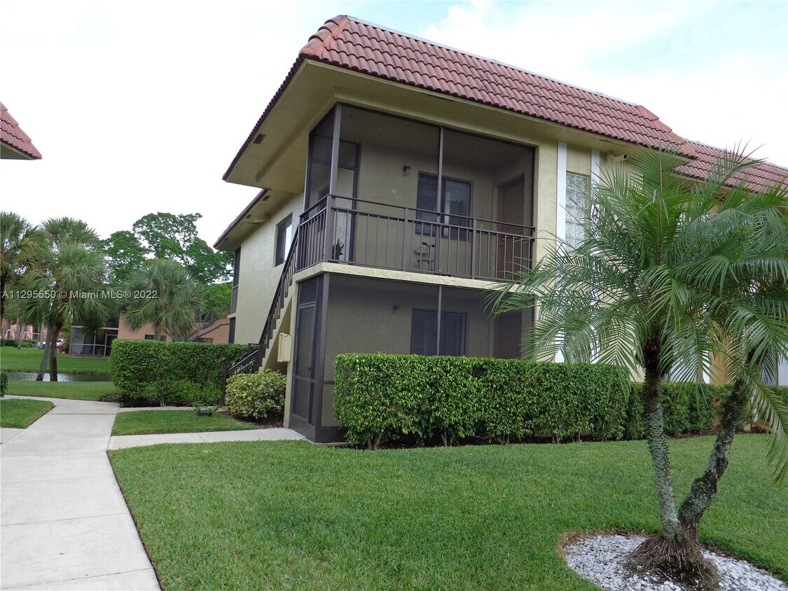 305 Lakeview Dr Unit 101, Weston, FL 33326 Condo for Rent in Weston