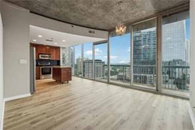 Foto del edificio - 1 Bedroom + 1 Bath with Views of Buckhead!