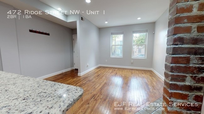 Building Photo - 472 Ridge St NW