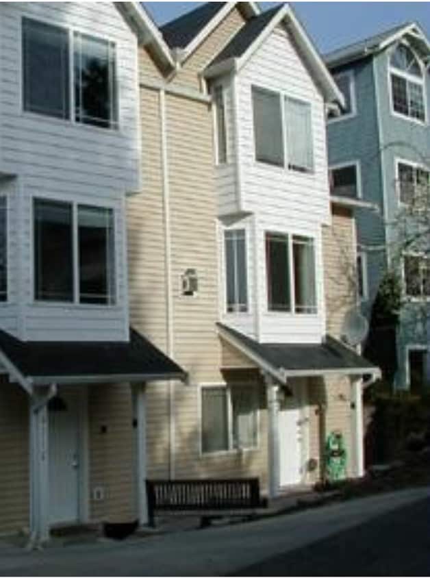 Spacious 2-Bed Townhouse in Seattle’s Greenwood / Phinney Area - Spacious 2-Bed Townhouse in Seattle’s Greenwood / Phinney Area