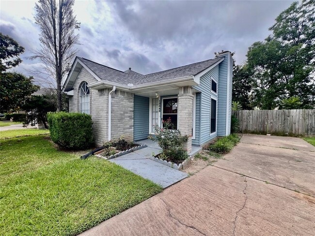 Building Photo - 15543 Scenic Haven Dr