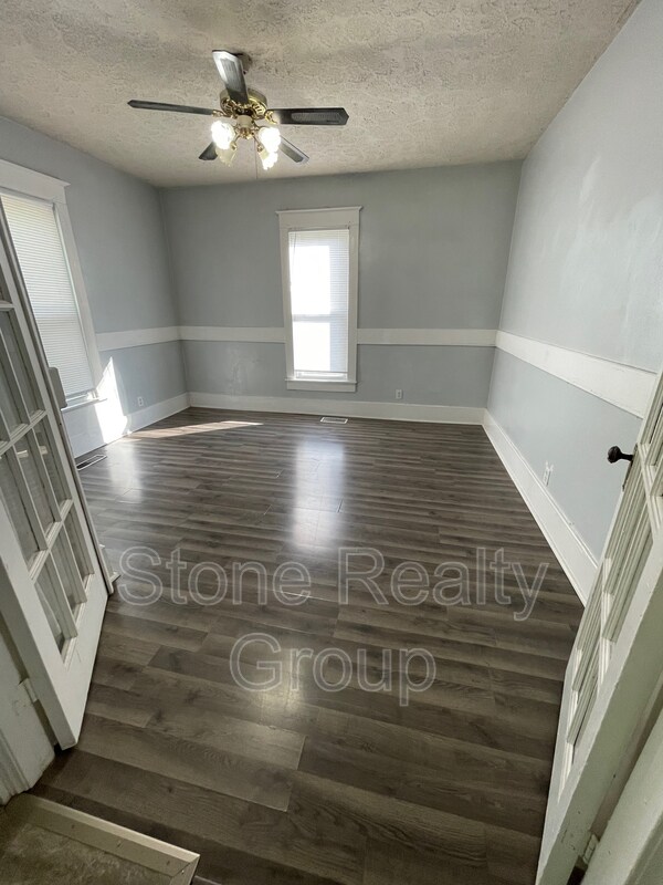 Building Photo - 519 S 15th St