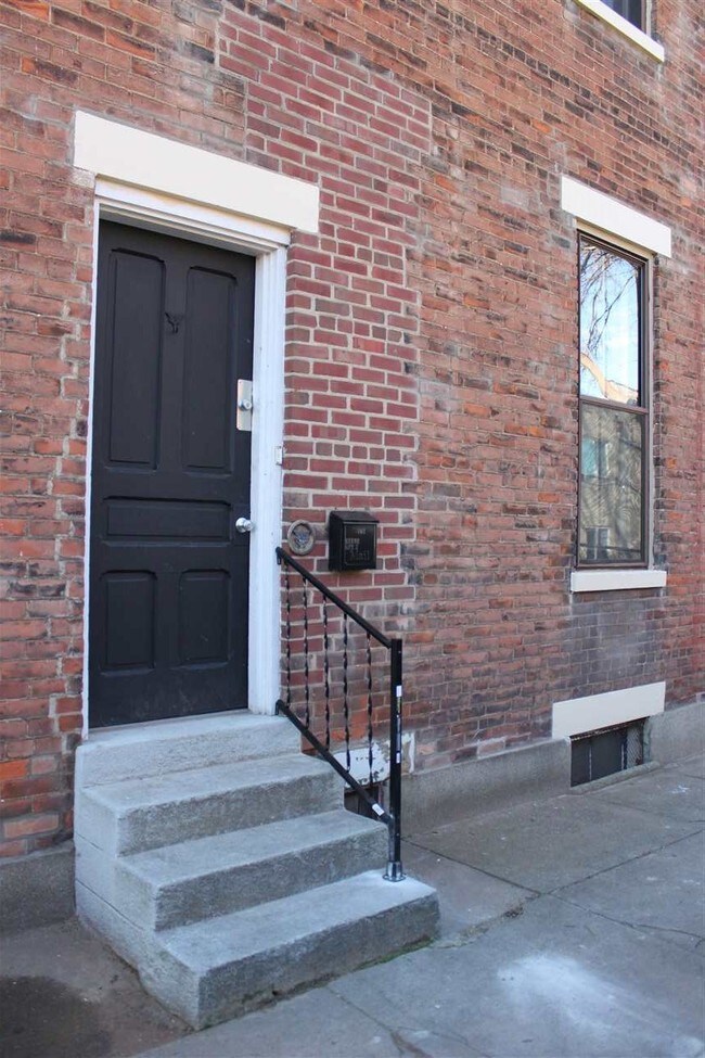 Building Photo - 707 Fairfield Ave