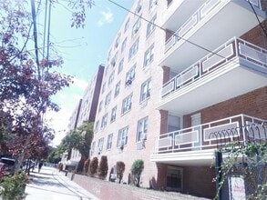 Building Photo - 34-20 Parsons Blvd