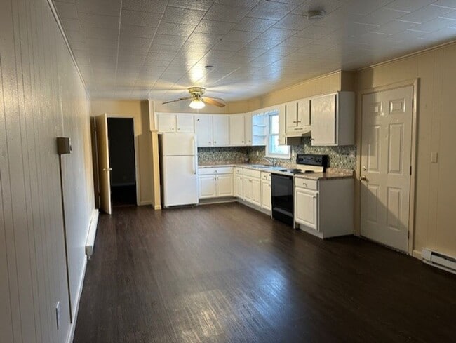 Building Photo - 401 E Main St