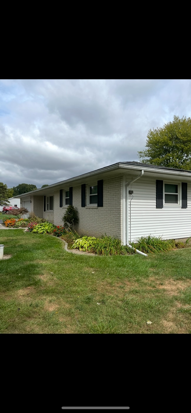 Building Photo - 5044 Jolly Rd