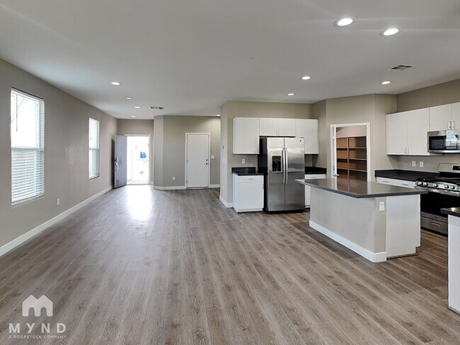 Building Photo - 3794 Paseo de Paz Ave