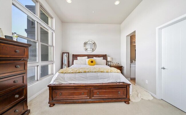 Foto del edificio - 801 S Anaheim Blvd