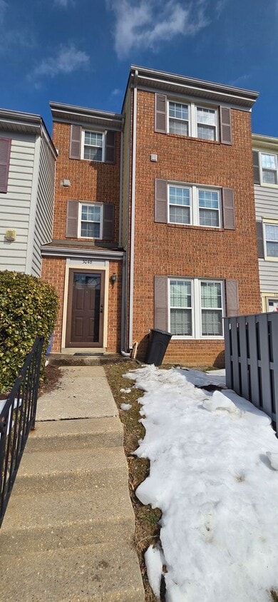 3 Level Townhome Located in Silver Spring - 3 Level Townhome Located in Silver Spring