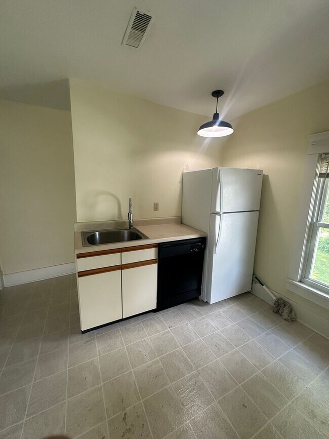 Foto del edificio - 608 W Columbia Ave