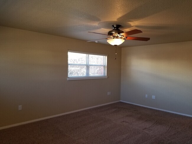Foto del edificio - 913 W Yucca Ave