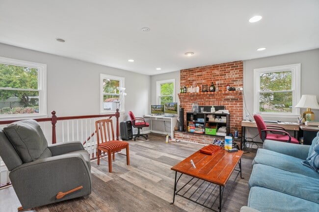 Foto del edificio - 8312 Potomac Ave