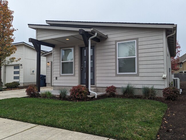 Foto del edificio - Modern 2 Bedroom Tiny Home- Near Walnut Gr...
