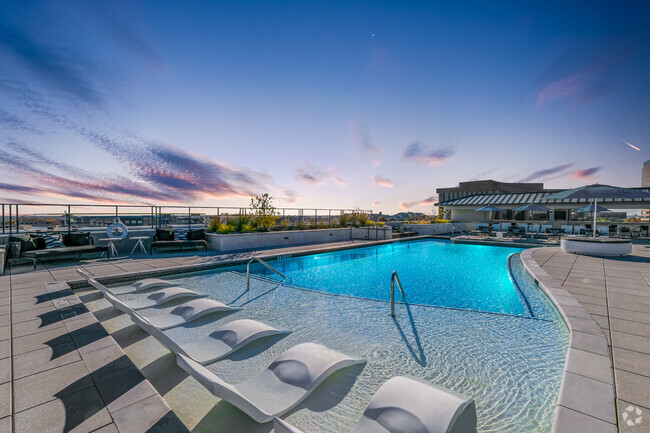 Rooftop Salt-Water Pool - Cendana Craig Ranch