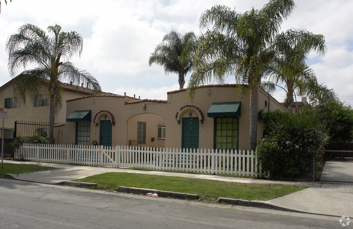 Primary Photo - 5720 Waring Ave