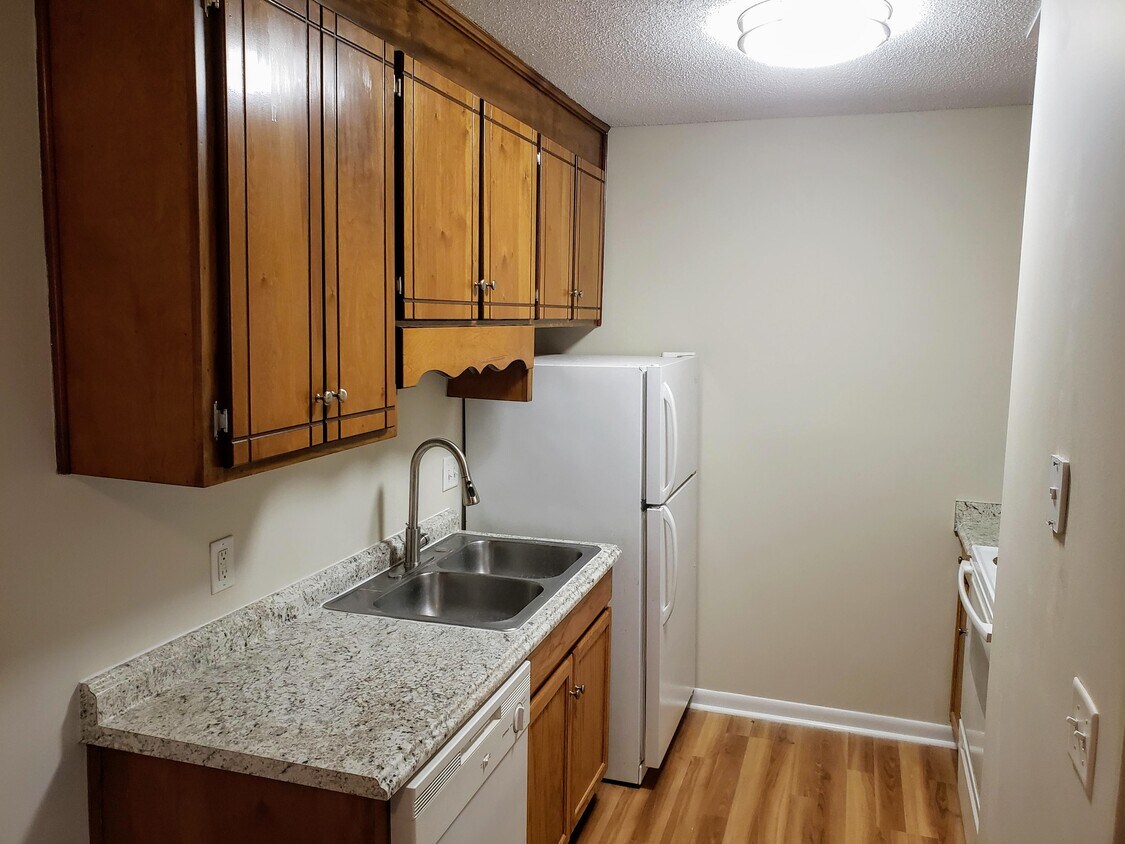 Primary Photo - 101 Gunter Ln