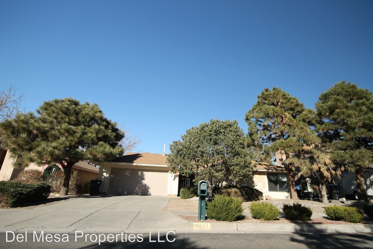 Foto principal - 4 br, 2 bath House - 6925 Vivian NE