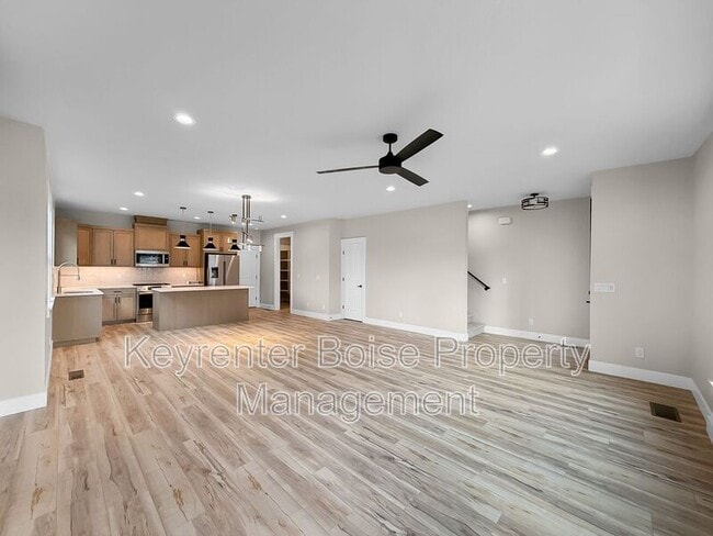 Building Photo - 6234 N Holly Spgs Ln