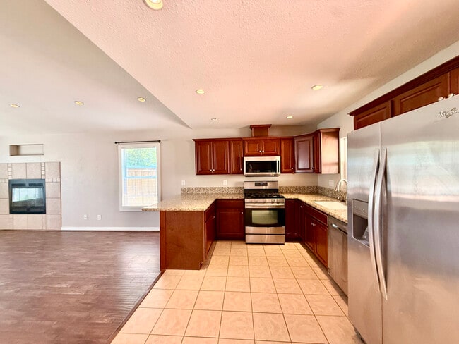 Building Photo - 932 Blossom Hill Dr