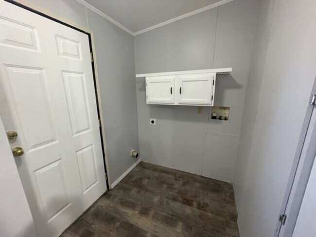 Building Photo - Updated 3 Bedroom, 2 Bathroom House