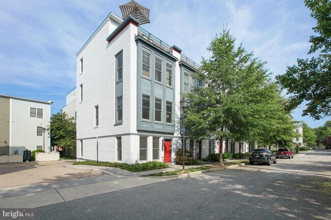 Building Photo - 724 Snowden Hallowell Way