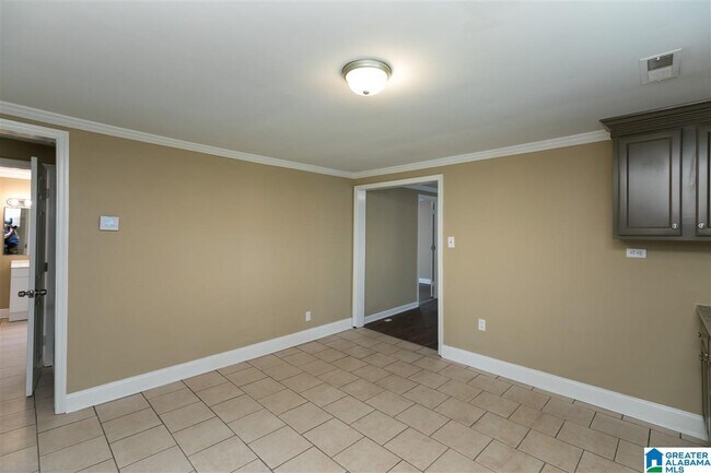Building Photo - 846 Lower Coalburg Rd