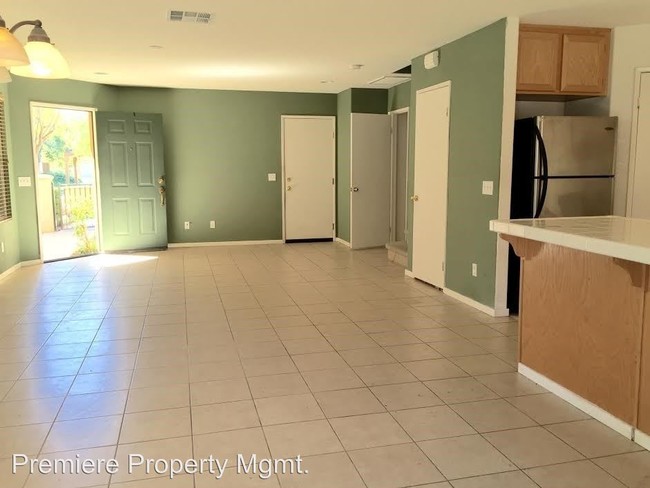 Building Photo - 4 br, 2.5 bath House - 1502 Rowan Glen