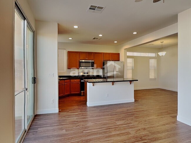 Foto del edificio - 7632 Butler Mesa St