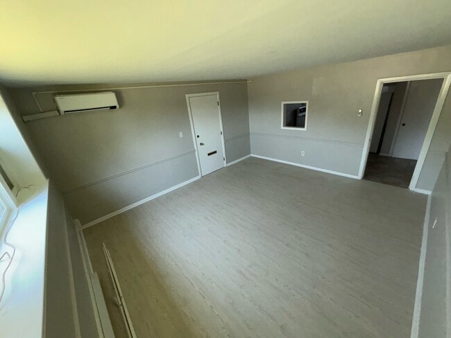 Building Photo - 15 West Ln