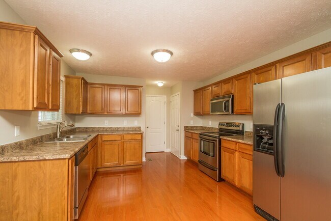 Building Photo - 904 Summercrest Cove