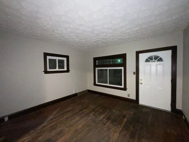 Building Photo - 10012 Greenview Ave