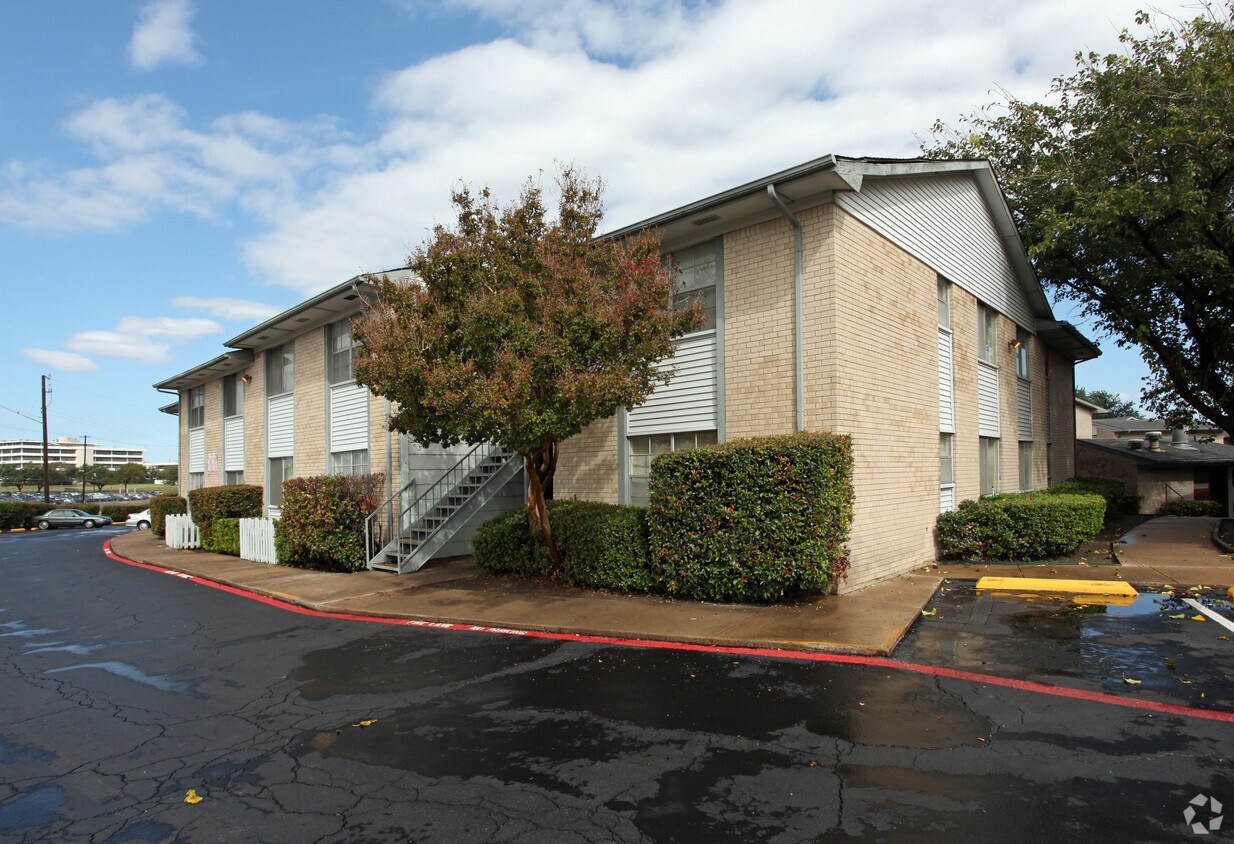 Casa Hills at Dallas West Apartments in Dallas, TX