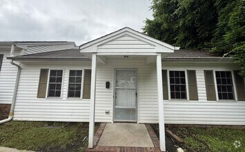 Building Photo - 664 Lakeside Ave