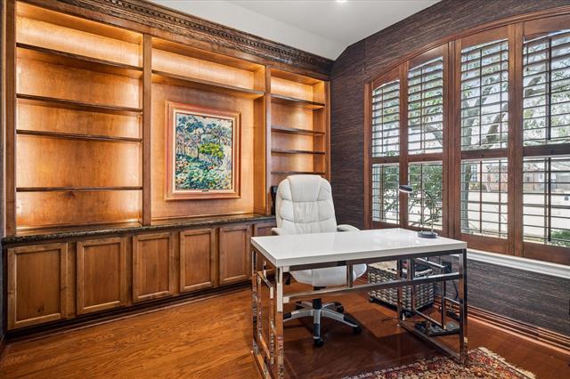 Building Photo - 914 Carlsbad Dr