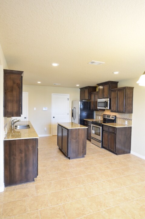 Building Photo - 6001 Newcastle Dr