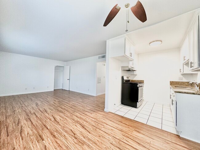 Foto del edificio - 10206 Independence Ave Chatsworth, CA 91311