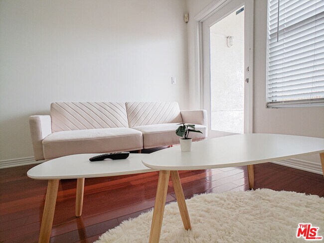 Foto del edificio - 1025 Dewey Ave