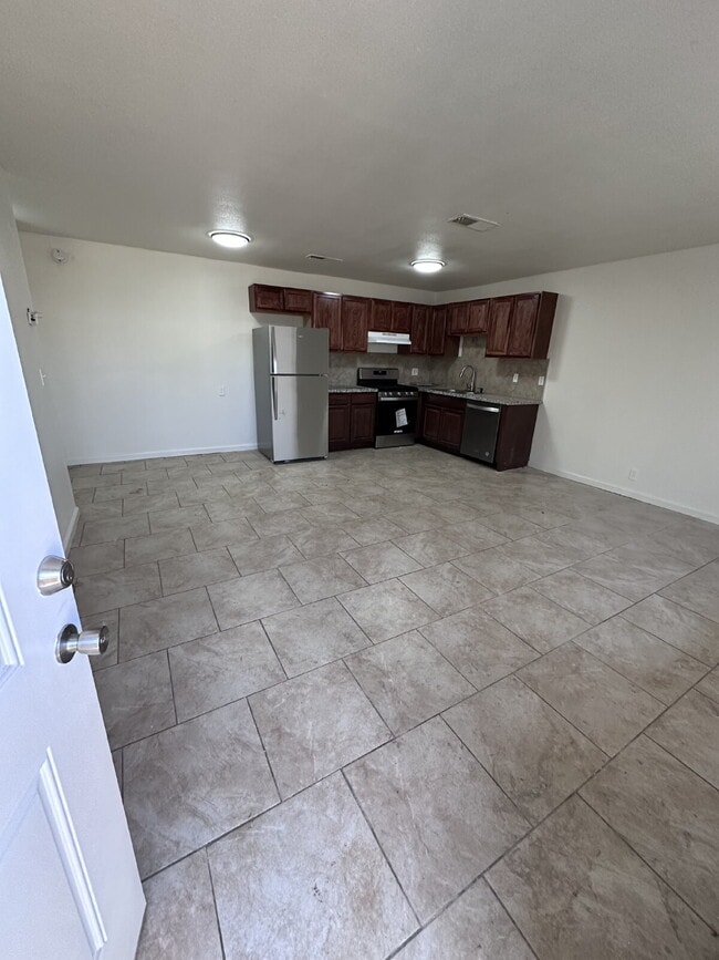 Foto del edificio - Renovated 1-Bedroom Apartment