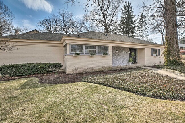 Foto del edificio - 696 Crescent Ct