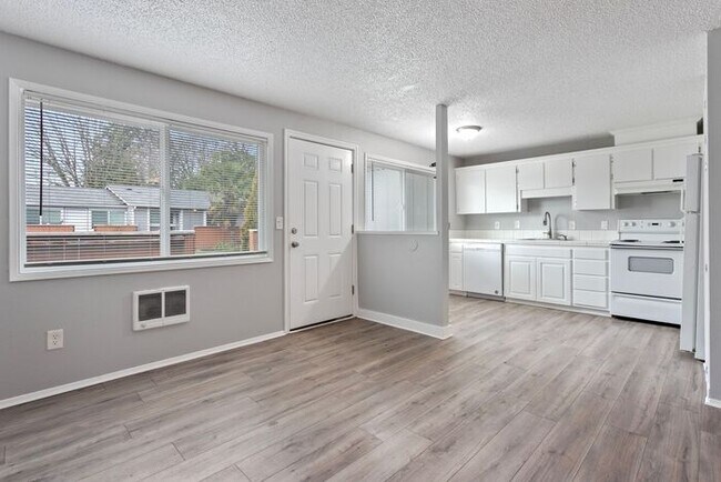 Foto del edificio - 2 bedroom 1 bath in Clackamas!!