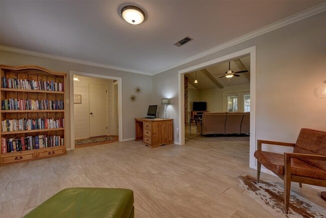 Foto del edificio - 2107 Timber Ln