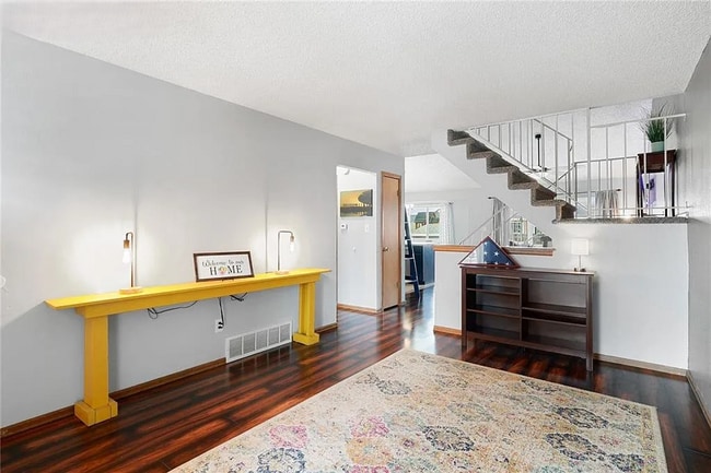 Building Photo - 4 Bedroom House for RENT