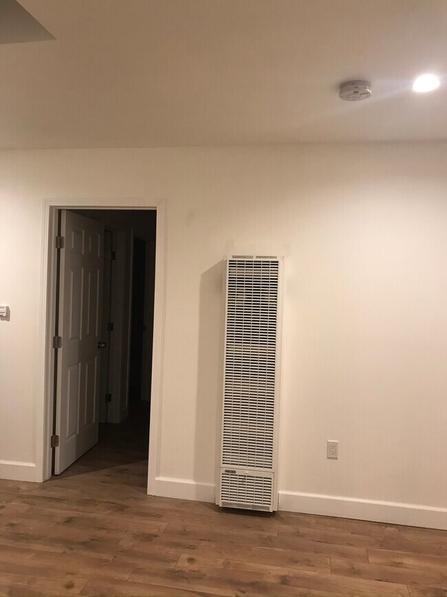 Living room - 10500 Pontiac St