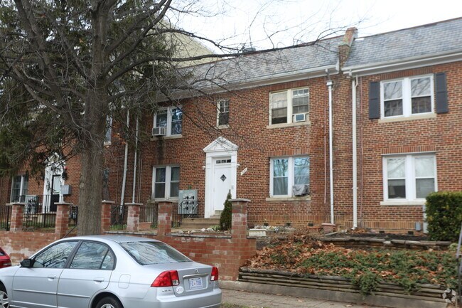 Foto del edificio - 1822 C St SE