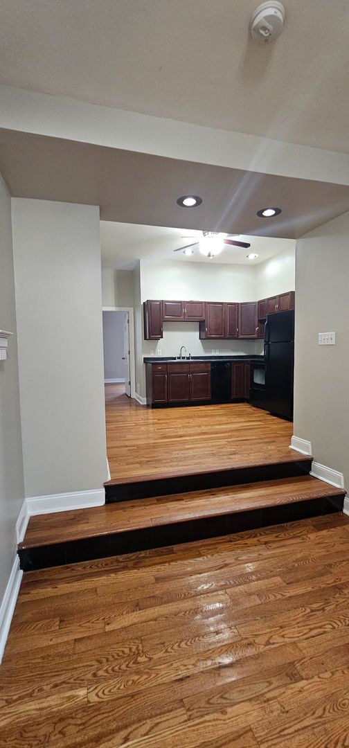 Building Photo - Welcome to this Charming 2 Bedroom 2 Bathr...