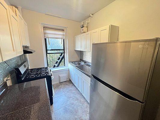 Building Photo - 2 bedroom in BRONX NY 10463