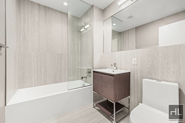 Building Photo - BRUCKNER BOULEVARD